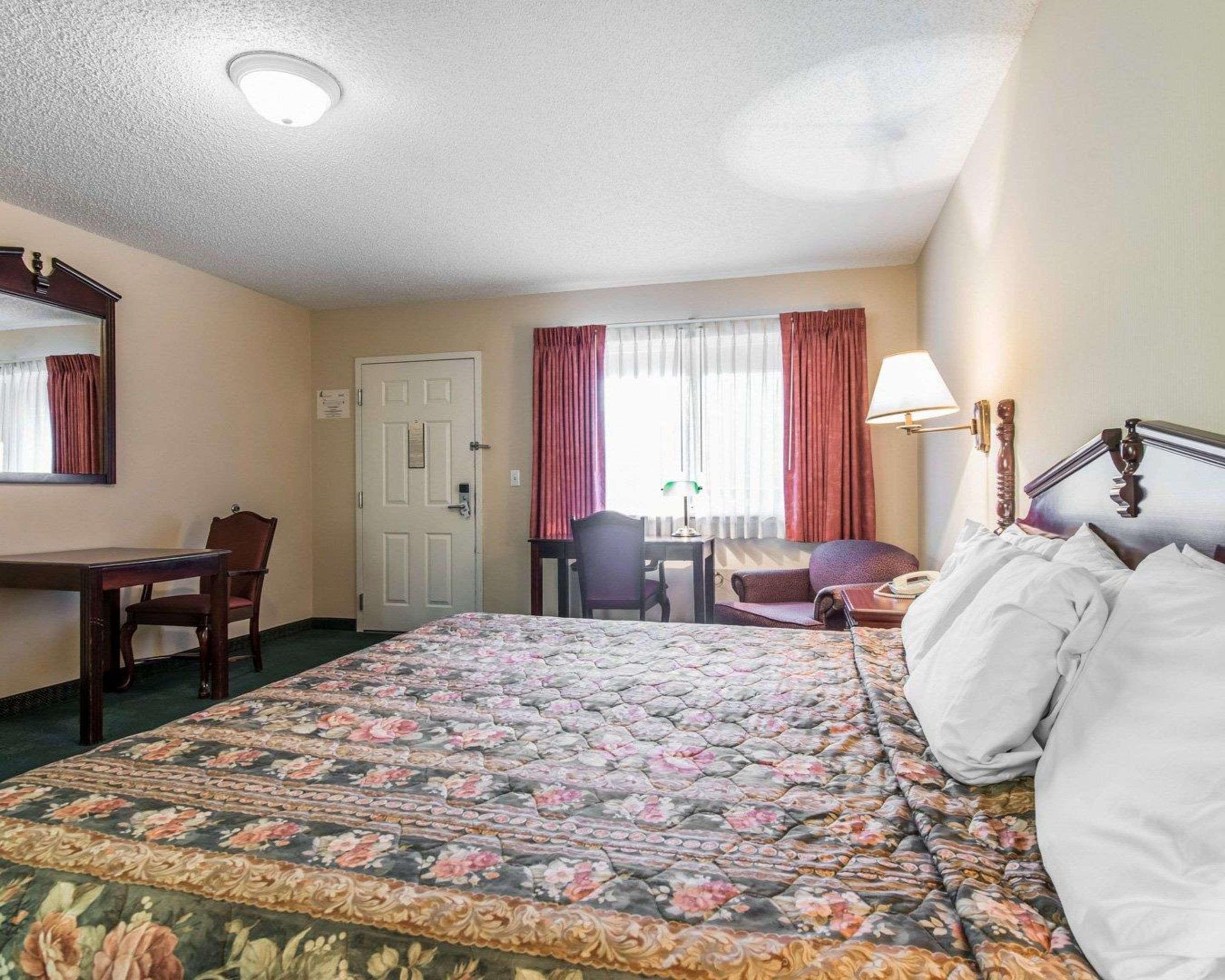 Quality Inn & Suites Manitou Springs At Pikes Peak Exterior photo