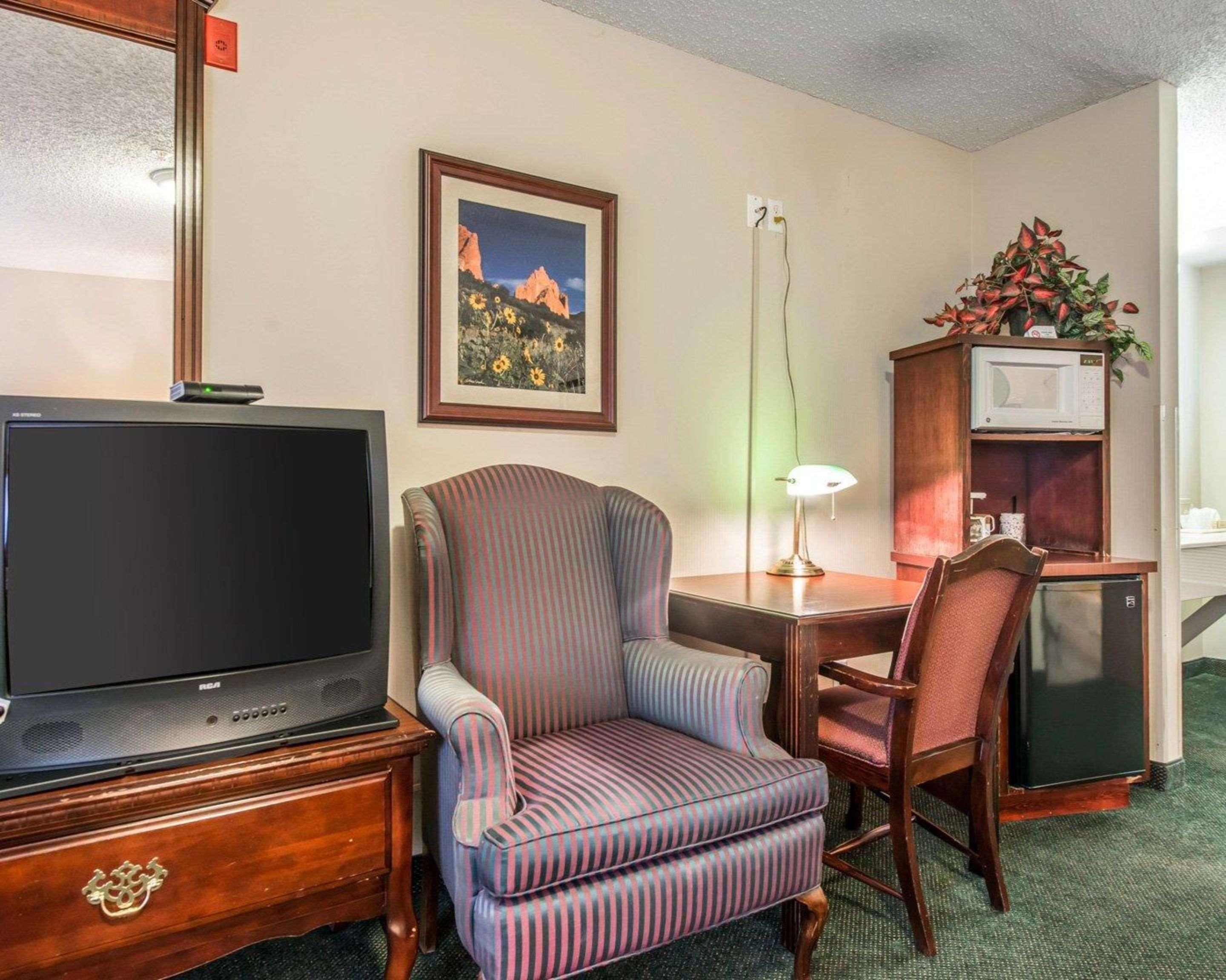 Quality Inn & Suites Manitou Springs At Pikes Peak Exterior photo