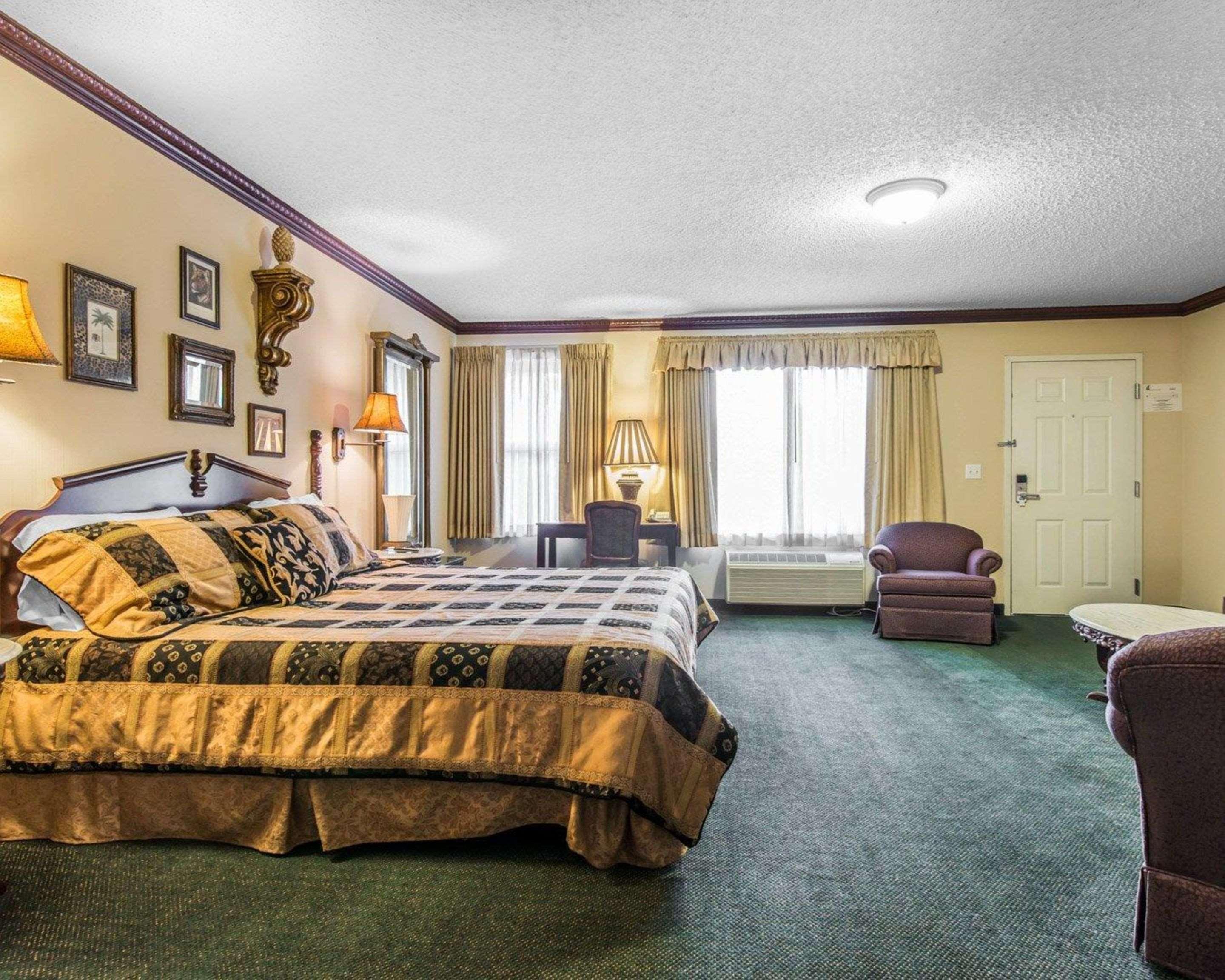 Quality Inn & Suites Manitou Springs At Pikes Peak Exterior photo