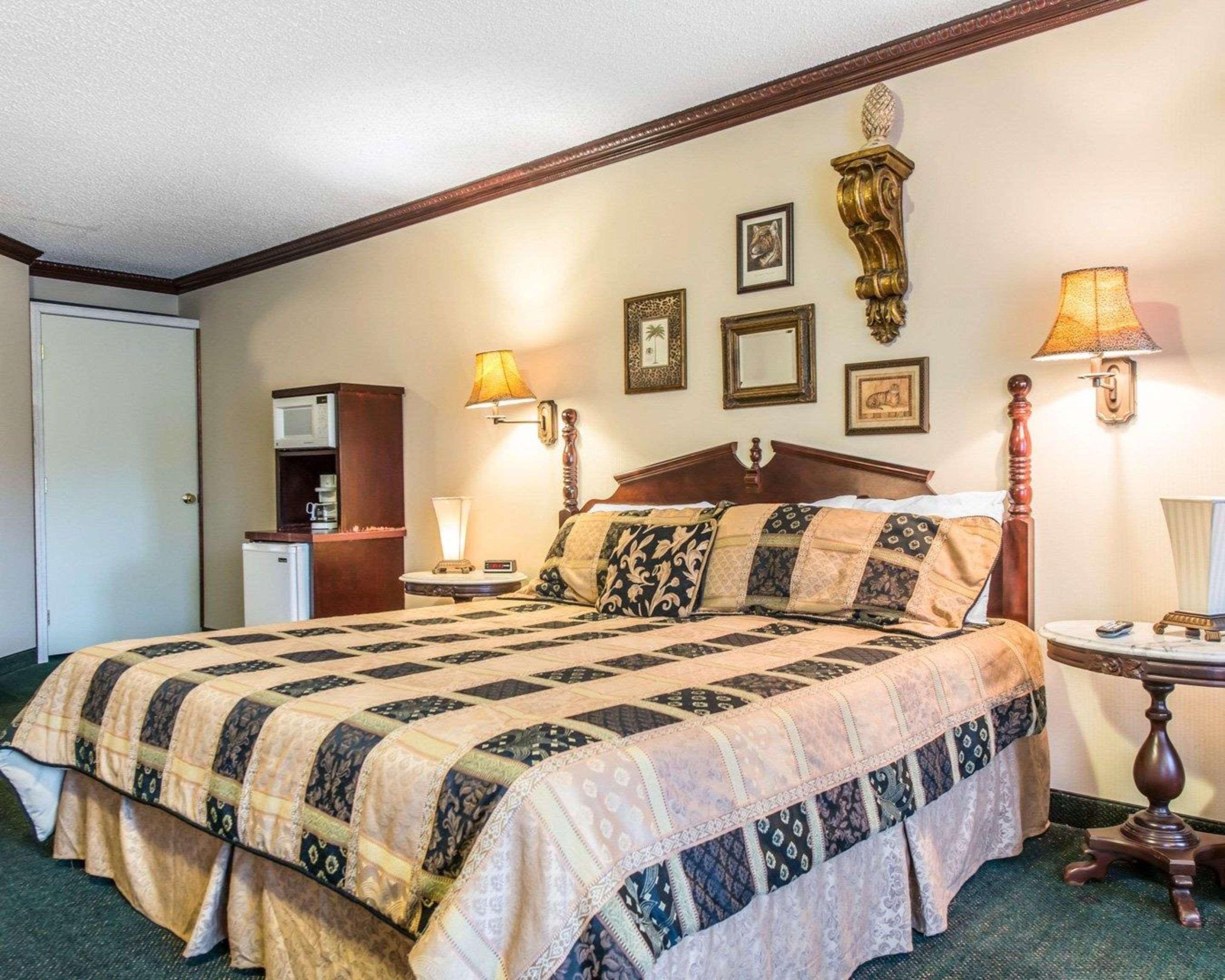 Quality Inn & Suites Manitou Springs At Pikes Peak Exterior photo