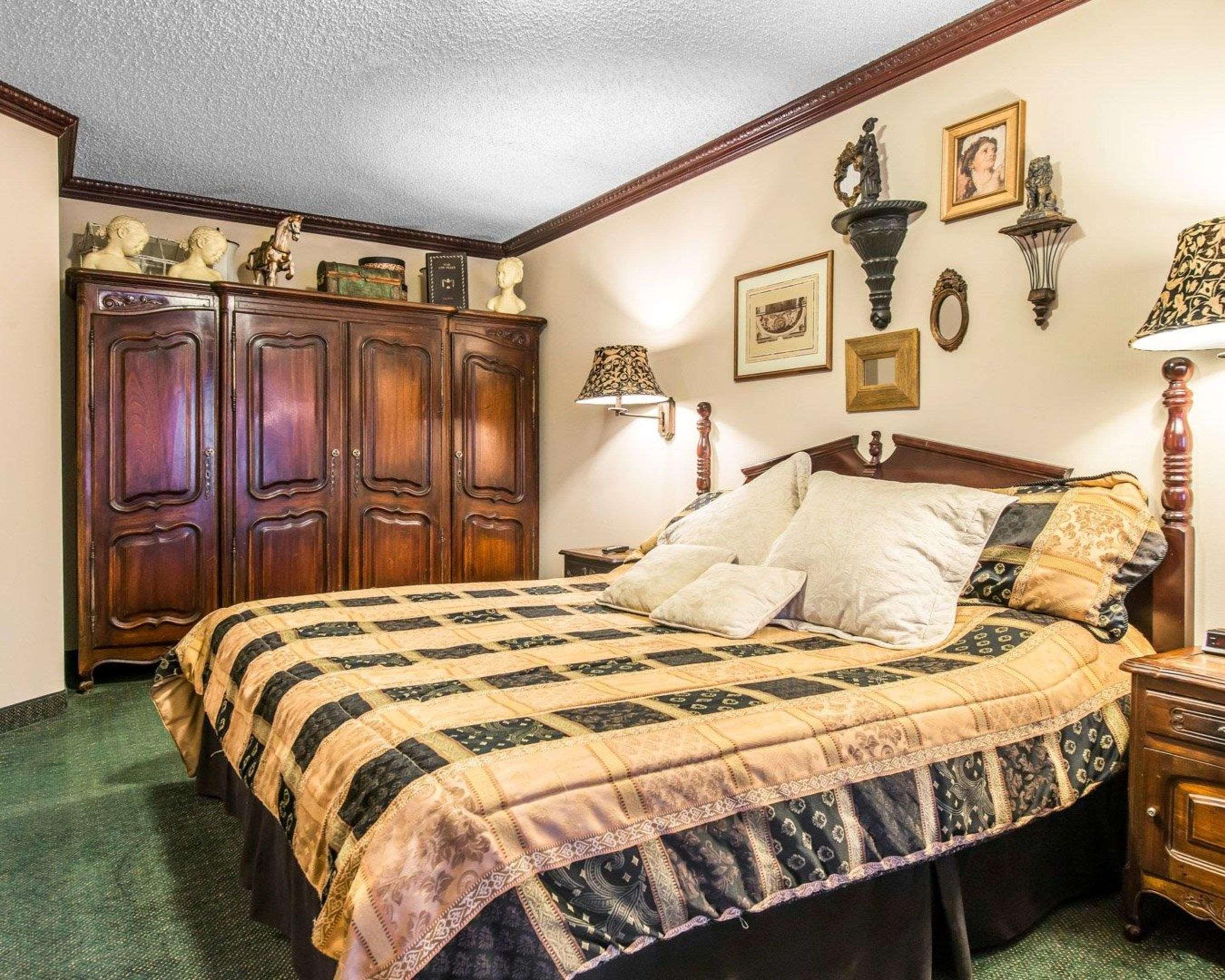 Quality Inn & Suites Manitou Springs At Pikes Peak Exterior photo
