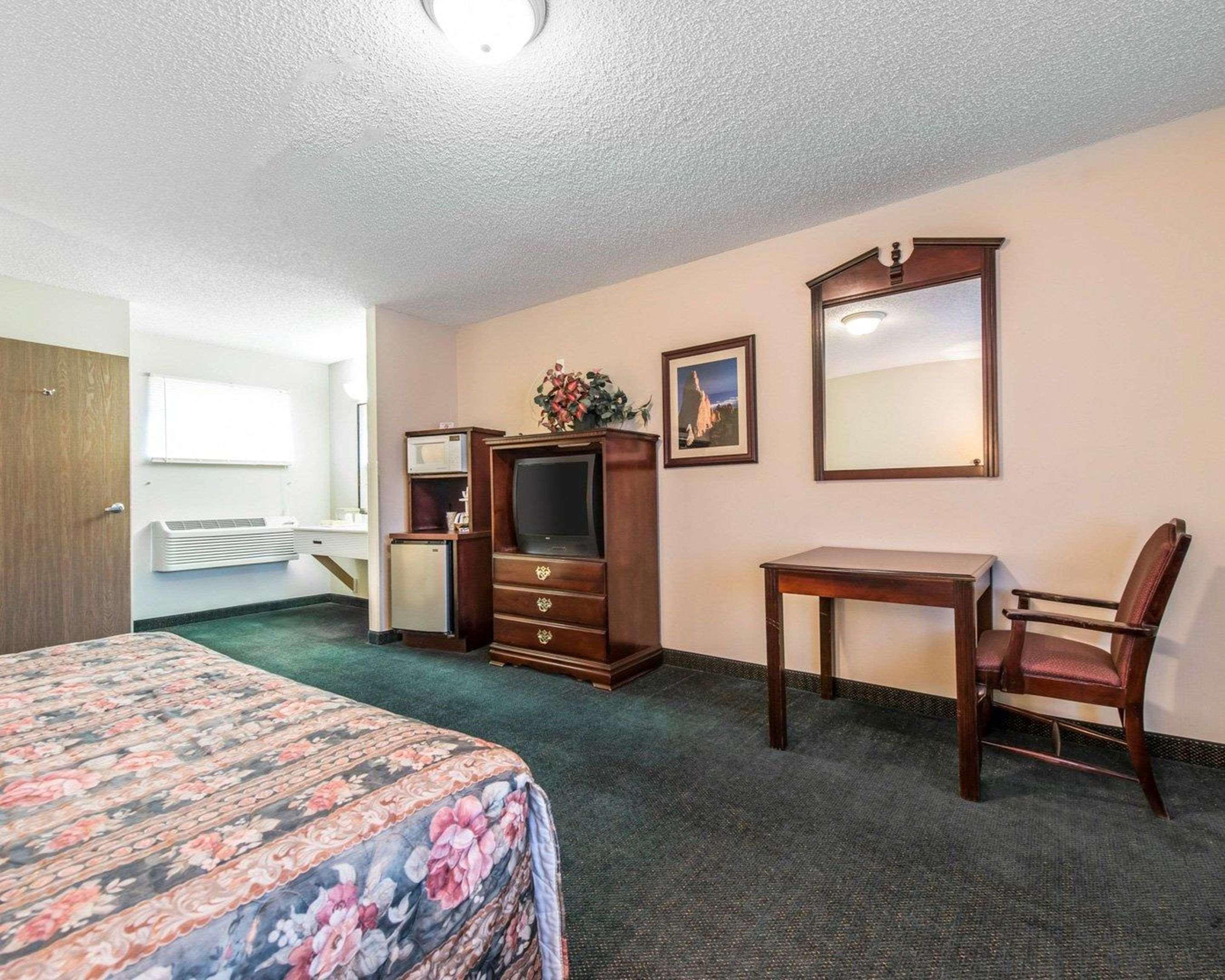 Quality Inn & Suites Manitou Springs At Pikes Peak Exterior photo