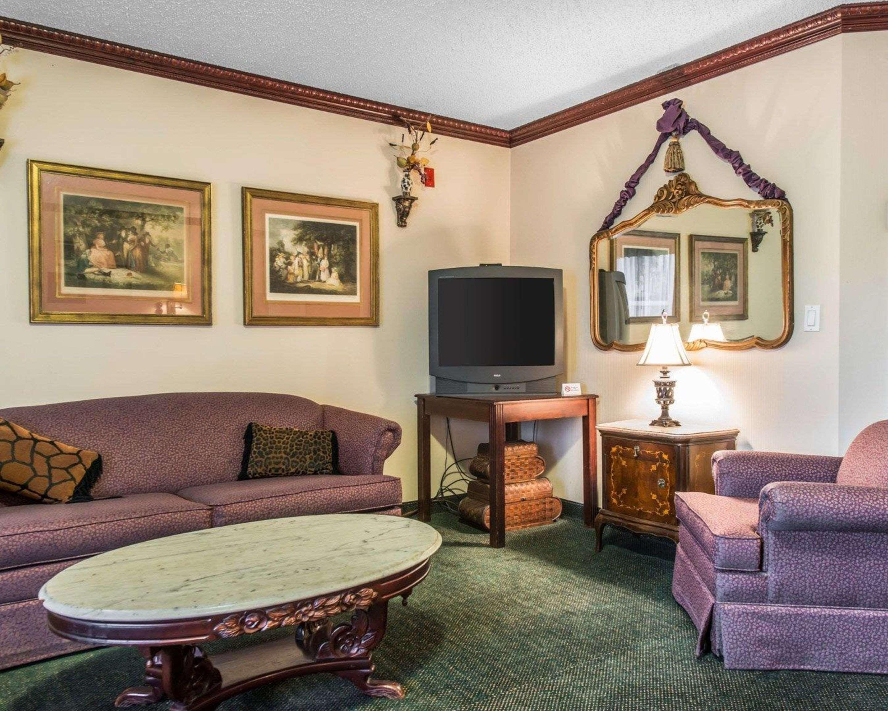Quality Inn & Suites Manitou Springs At Pikes Peak Exterior photo