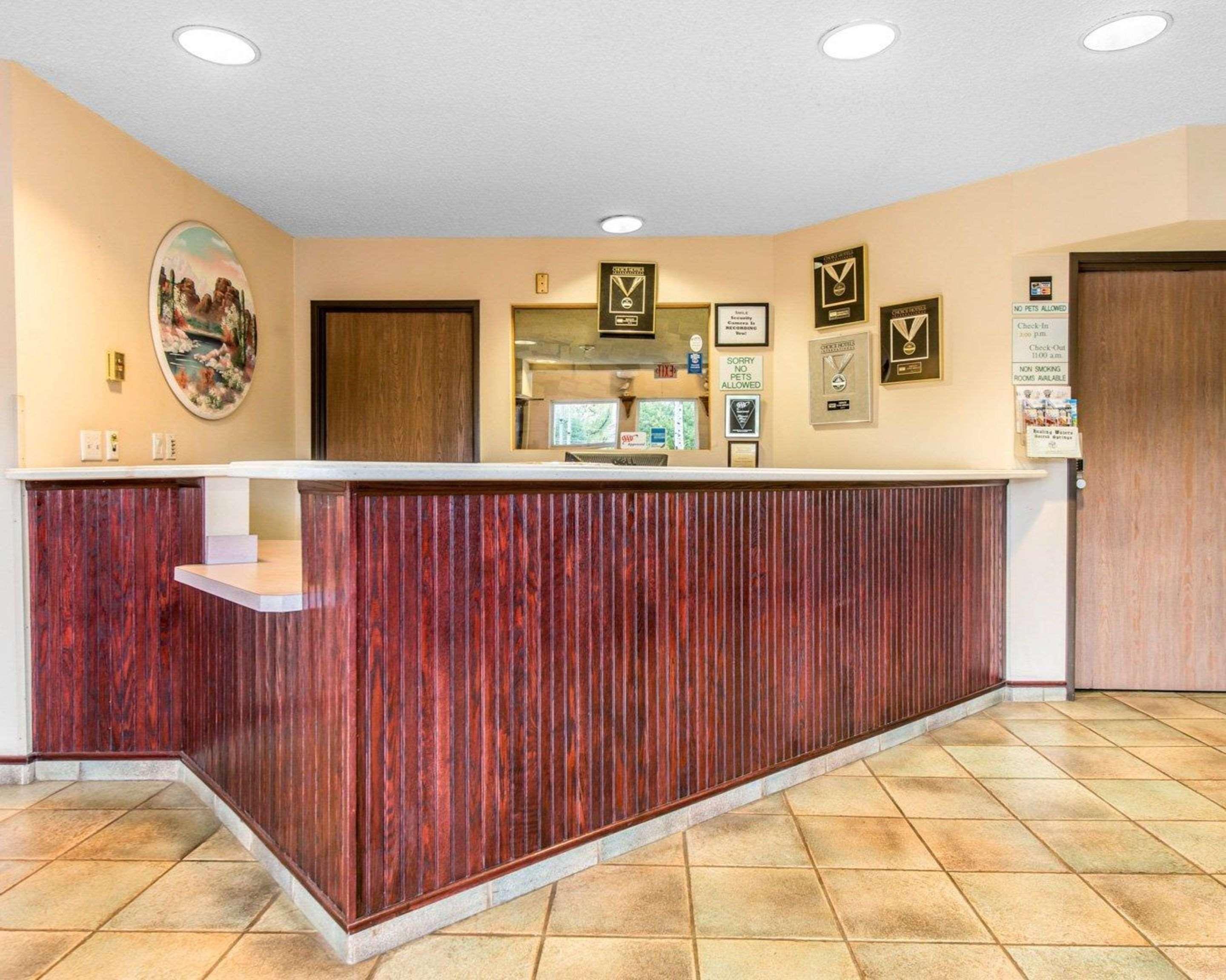 Quality Inn & Suites Manitou Springs At Pikes Peak Exterior photo