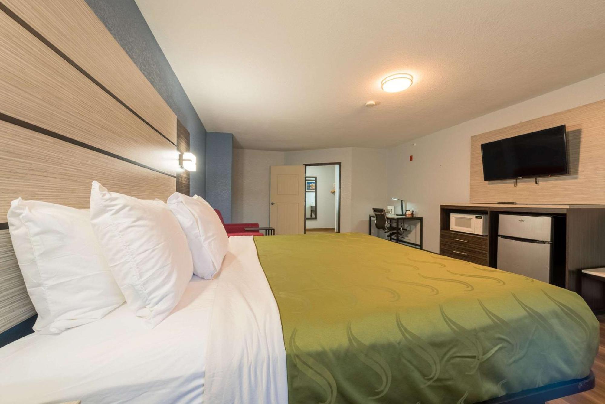 Quality Inn & Suites Manitou Springs At Pikes Peak Exterior photo