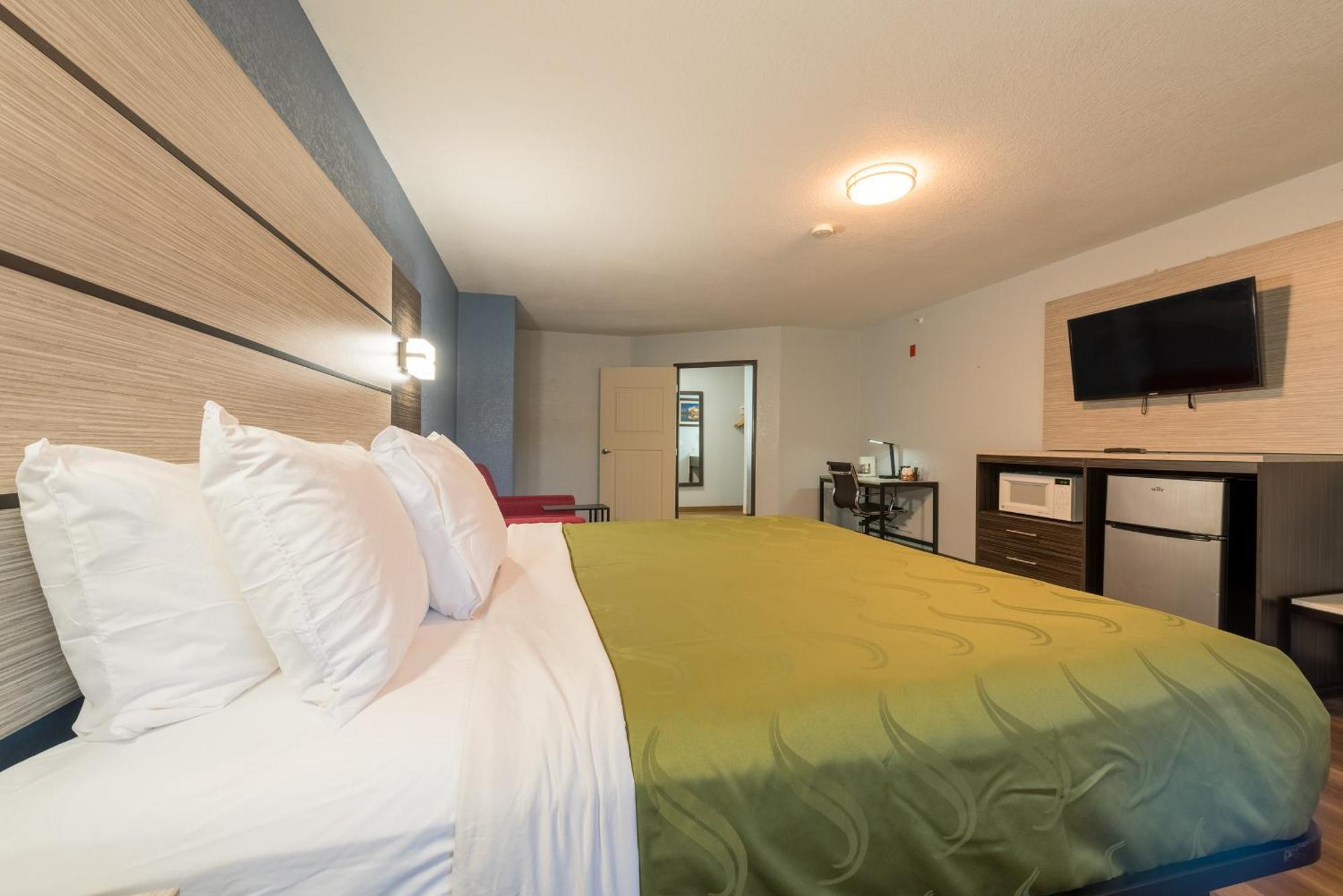 Quality Inn & Suites Manitou Springs At Pikes Peak Exterior photo